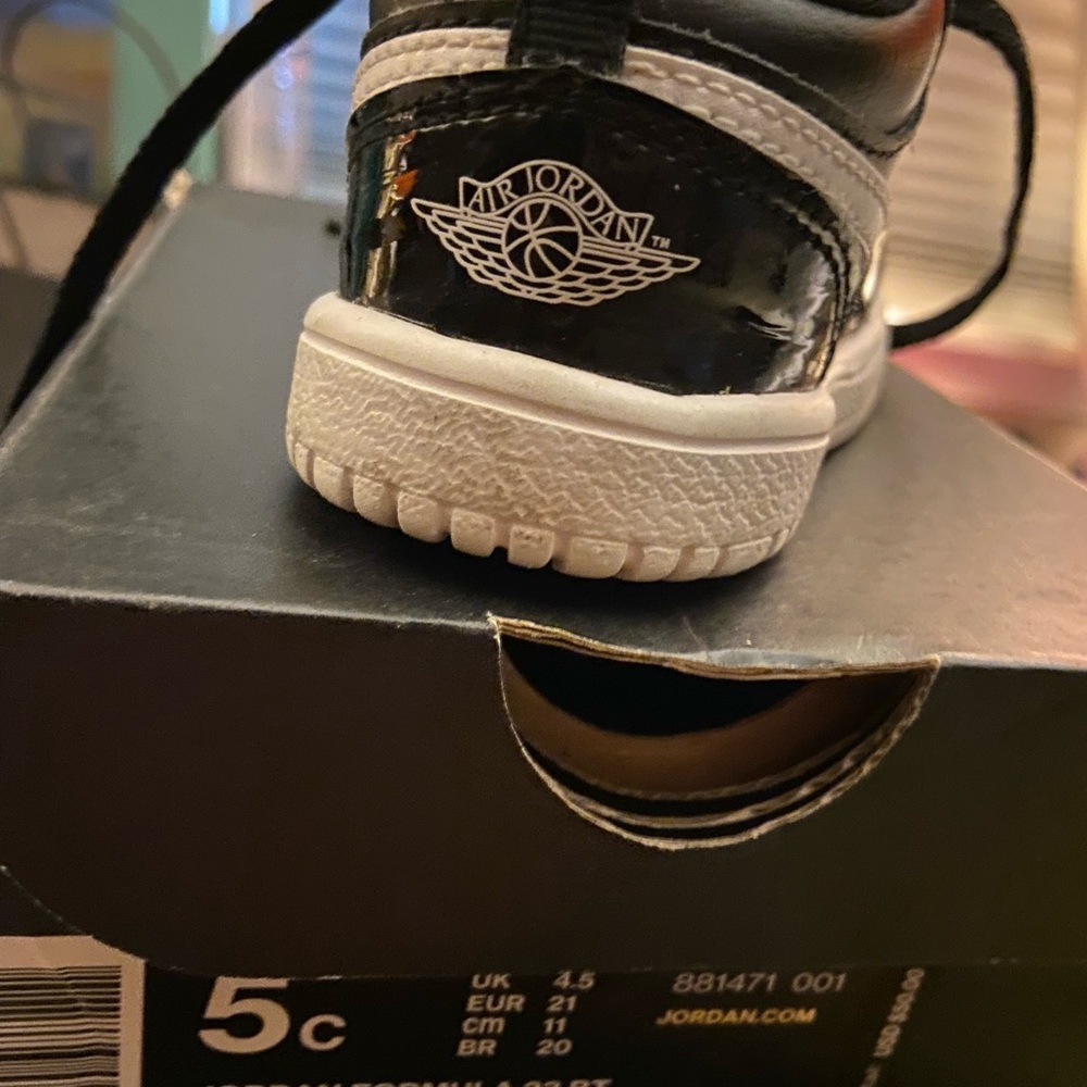 5c , black and white